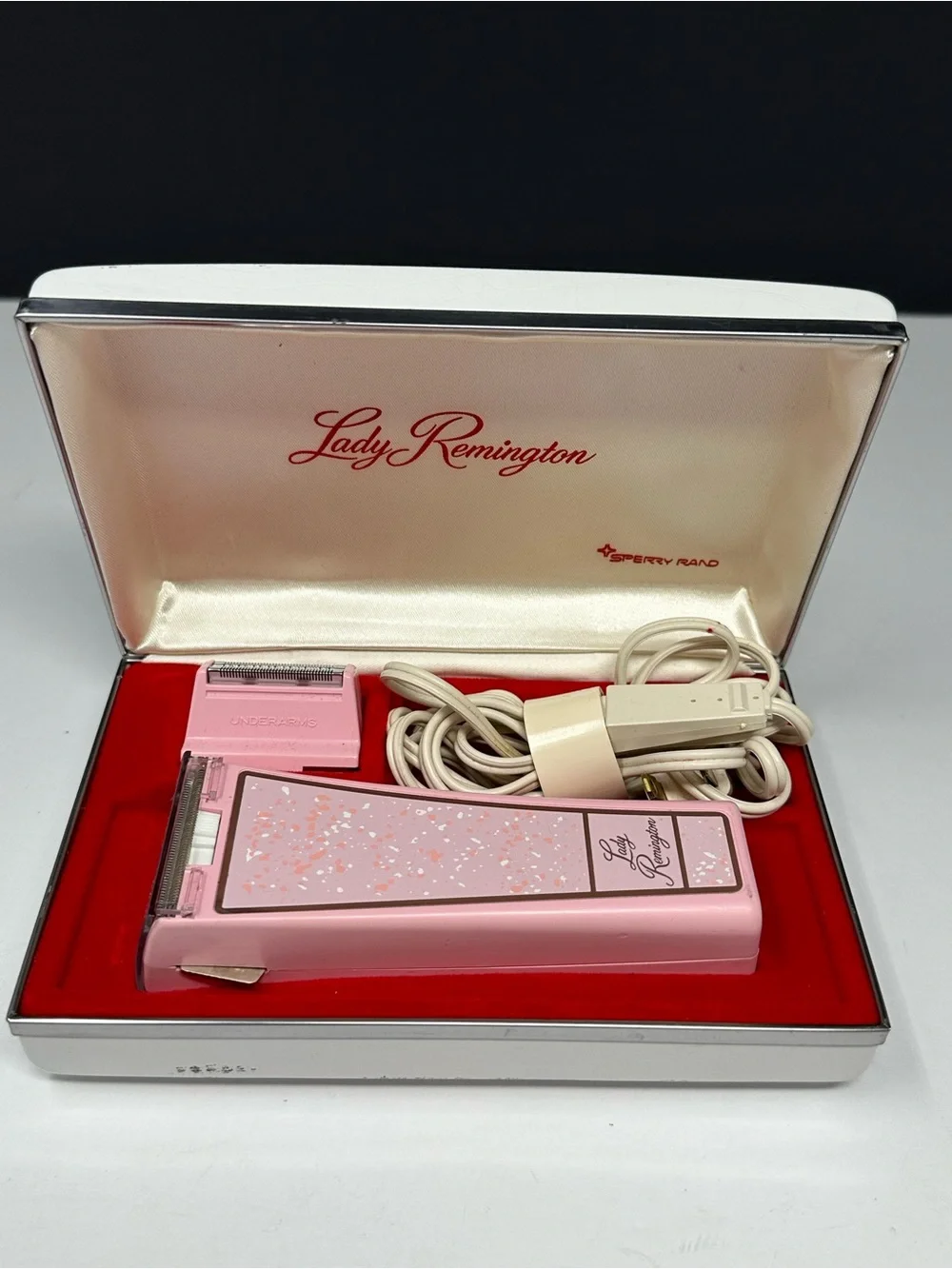 Vintage Lady Remington model LR-70M confetti pink shaver original case 2 heads